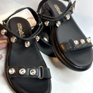 Mudd sandals NWOT Velcro adjustable ankle strap & toe strap clear rhinestone 6.5